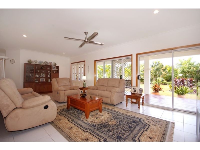 10 Crystal Close, Redlynch QLD 4870