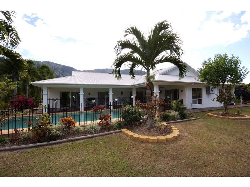 10 Crystal Close, Redlynch QLD 4870