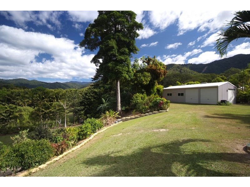 10 Crystal Close, Redlynch QLD 4870