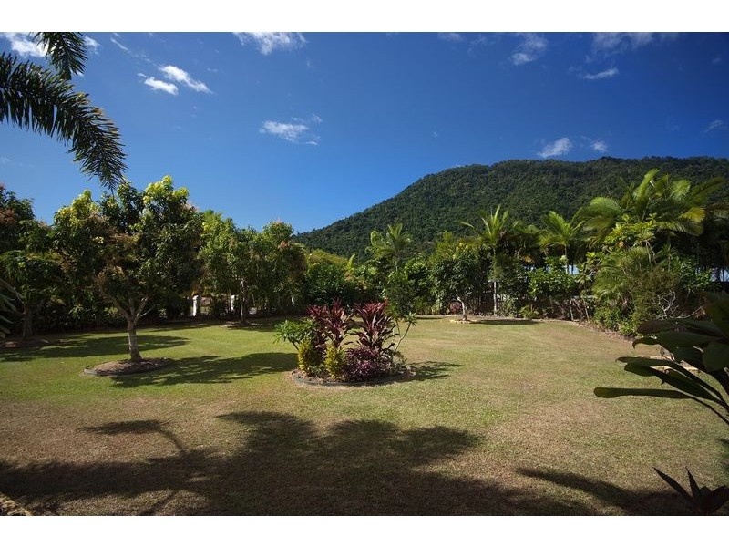 10 Crystal Close, Redlynch QLD 4870