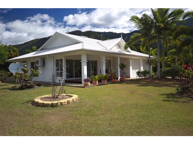 10 Crystal Close, Redlynch QLD 4870