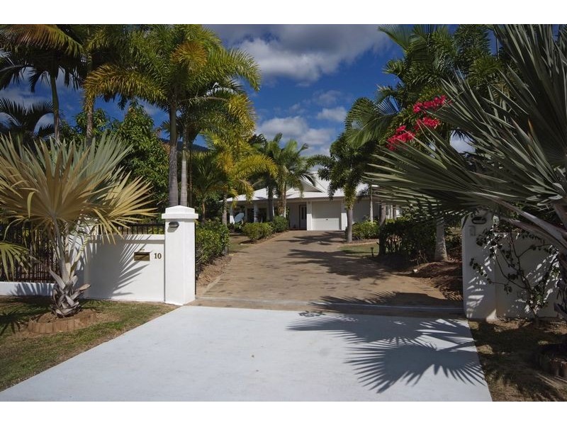 10 Crystal Close, Redlynch QLD 4870