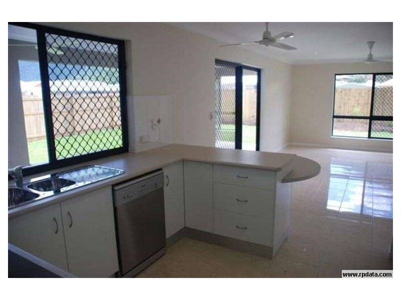 29 Huntley Crescent, Redlynch QLD 4870