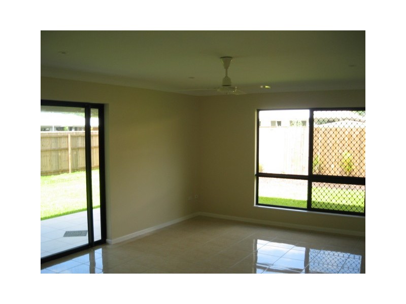 29 Huntley Crescent, Redlynch QLD 4870