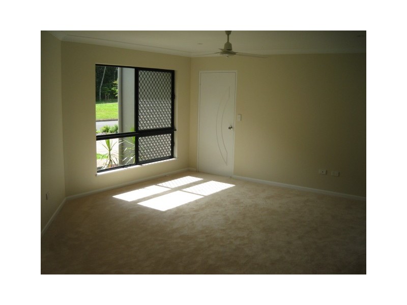 29 Huntley Crescent, Redlynch QLD 4870