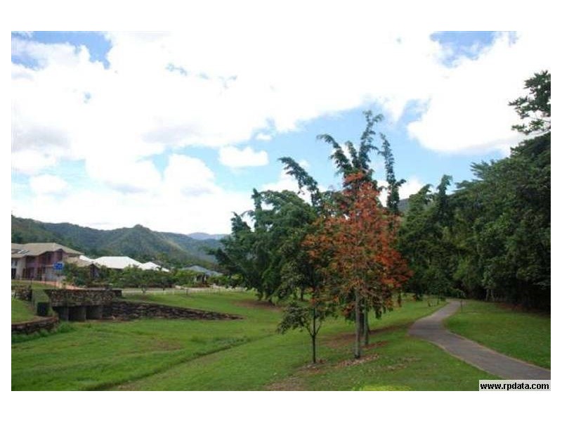 29 Huntley Crescent, Redlynch QLD 4870