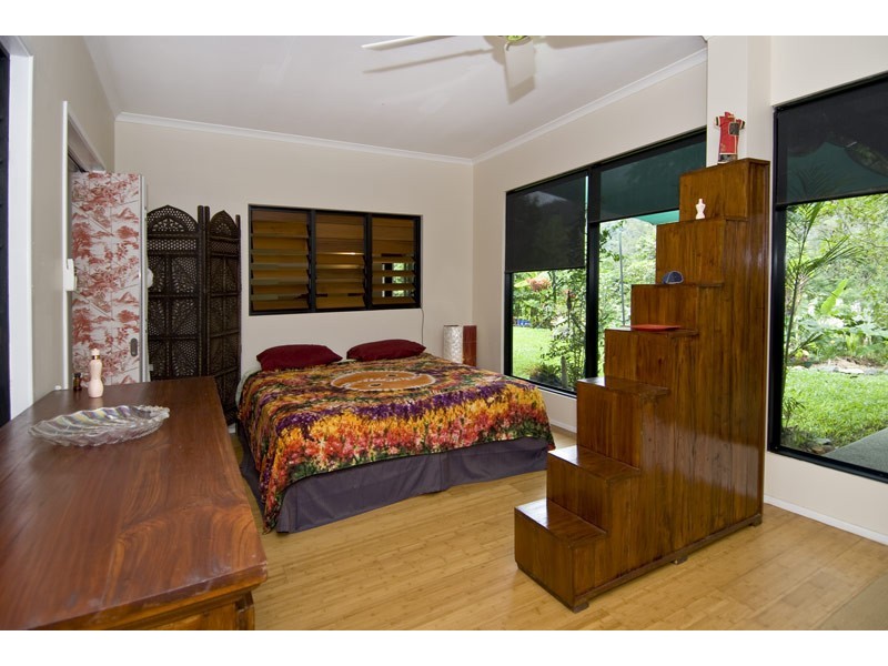 4 Stoney Creek Road, Kamerunga QLD 4870