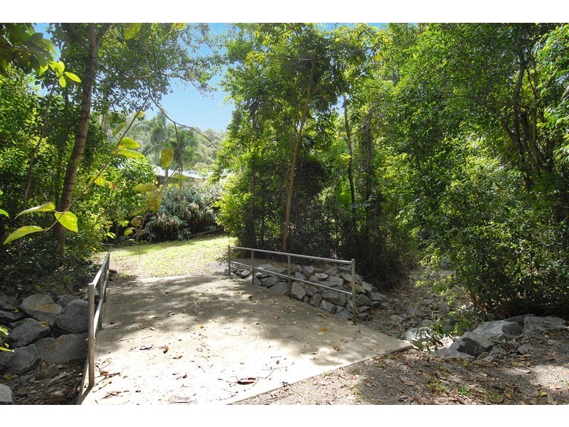 15-17 Thrush Terrace, Clifton Beach QLD 4879