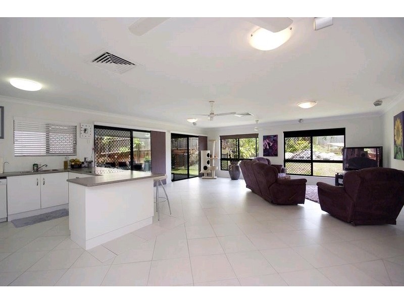 115 Mcfarlane Drive, Kanimbla QLD 4870
