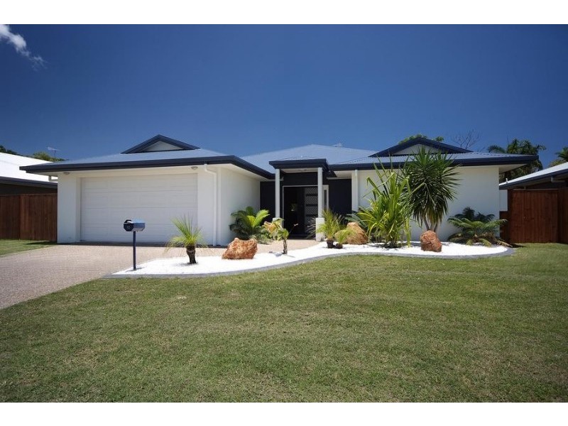 10 Norfolk Close, Holloways Beach QLD 4878