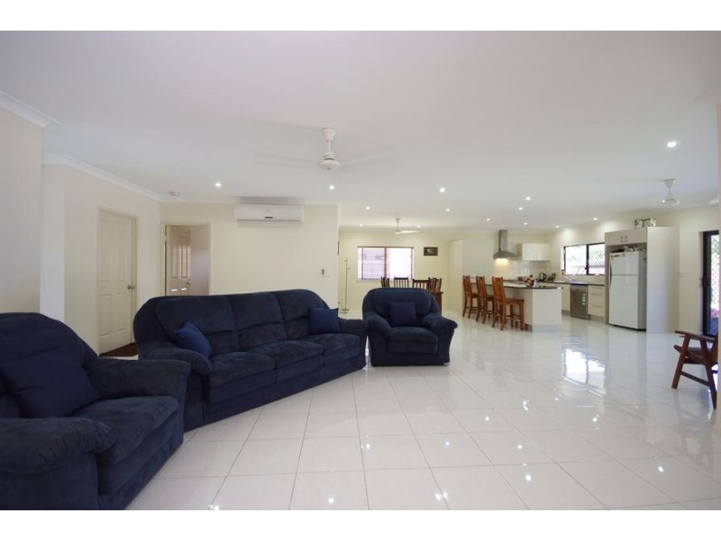 10 Norfolk Close, Holloways Beach QLD 4878