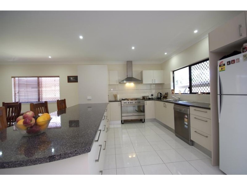 10 Norfolk Close, Holloways Beach QLD 4878