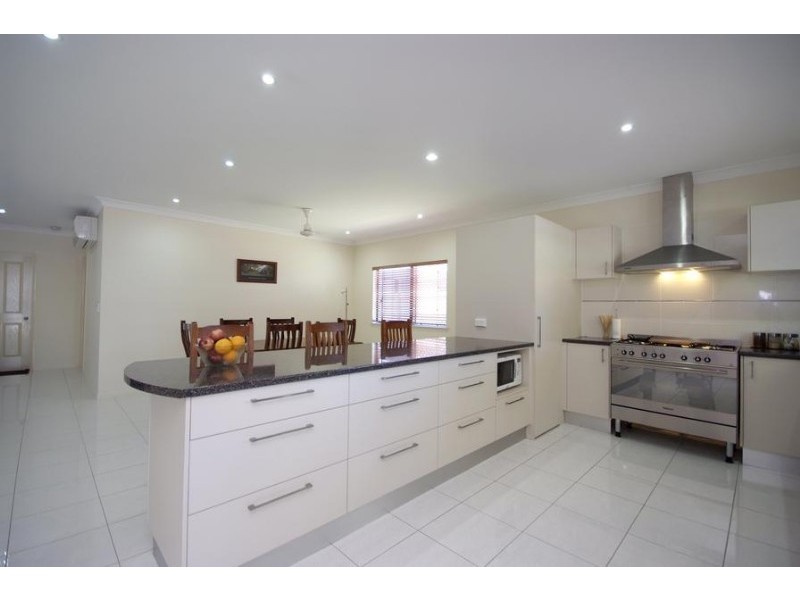 10 Norfolk Close, Holloways Beach QLD 4878