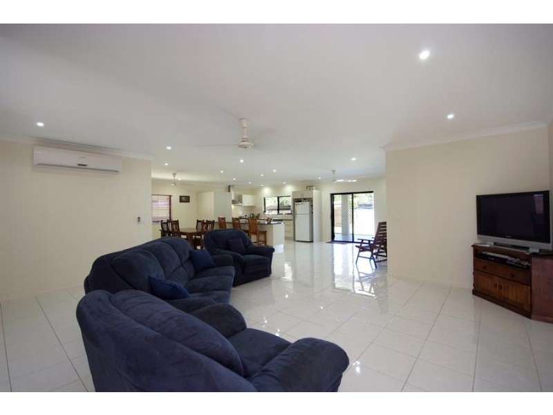 10 Norfolk Close, Holloways Beach QLD 4878