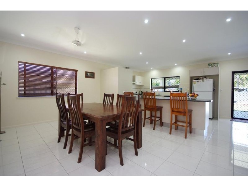 10 Norfolk Close, Holloways Beach QLD 4878