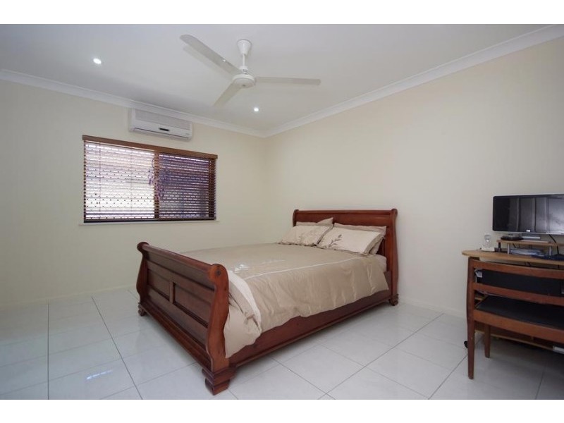 10 Norfolk Close, Holloways Beach QLD 4878