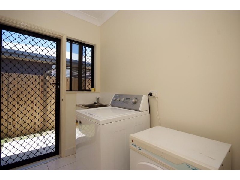 10 Norfolk Close, Holloways Beach QLD 4878