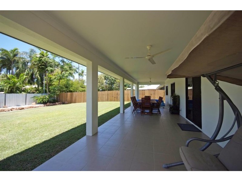 10 Norfolk Close, Holloways Beach QLD 4878