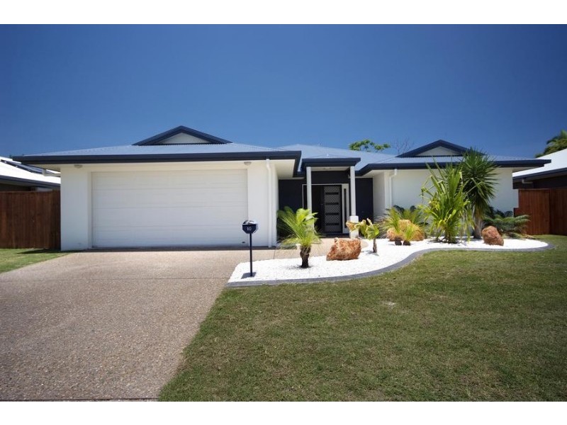 10 Norfolk Close, Holloways Beach QLD 4878
