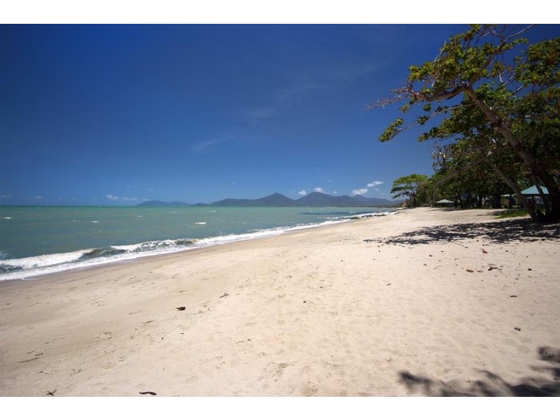 10 Norfolk Close, Holloways Beach QLD 4878