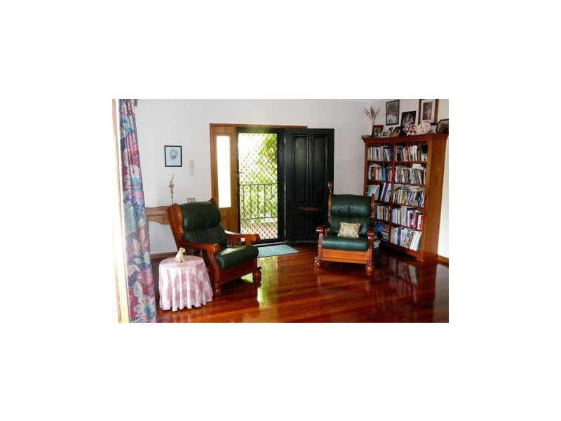 2 Rockton Place, Mooroobool QLD 4870