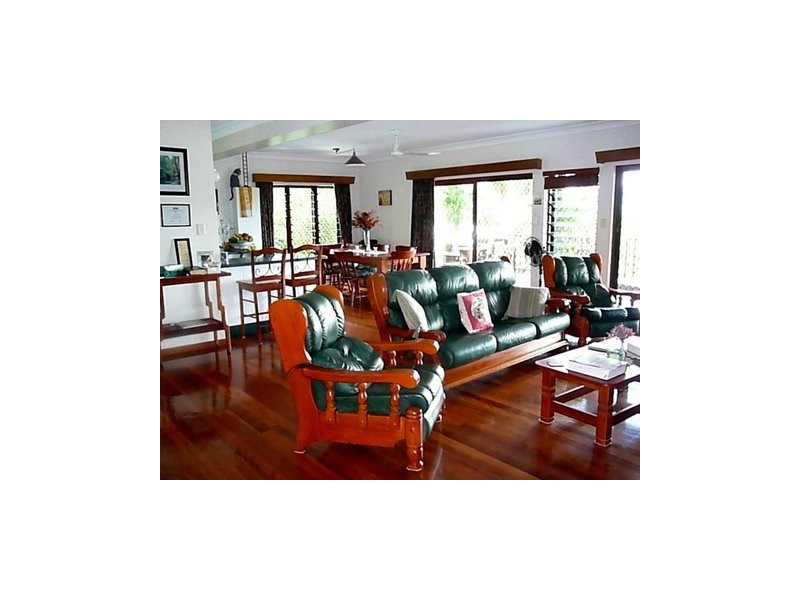 2 Rockton Place, Mooroobool QLD 4870