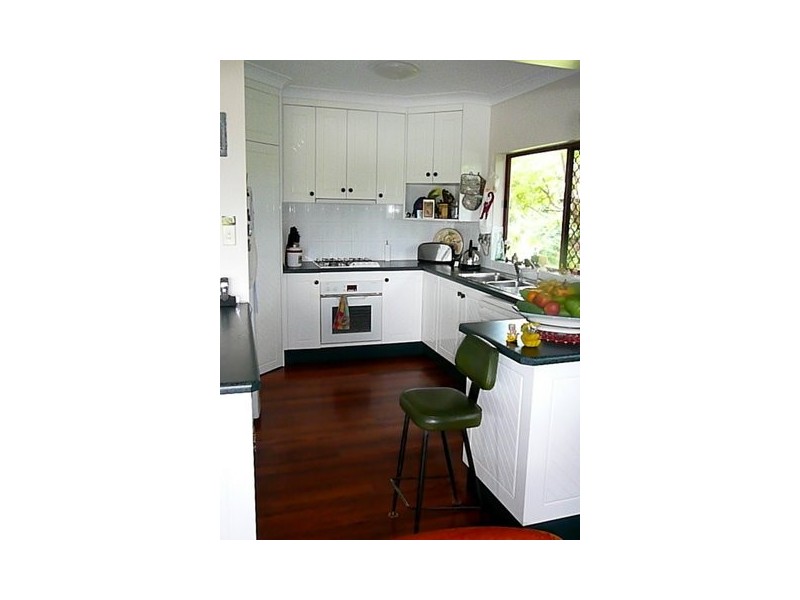 2 Rockton Place, Mooroobool QLD 4870