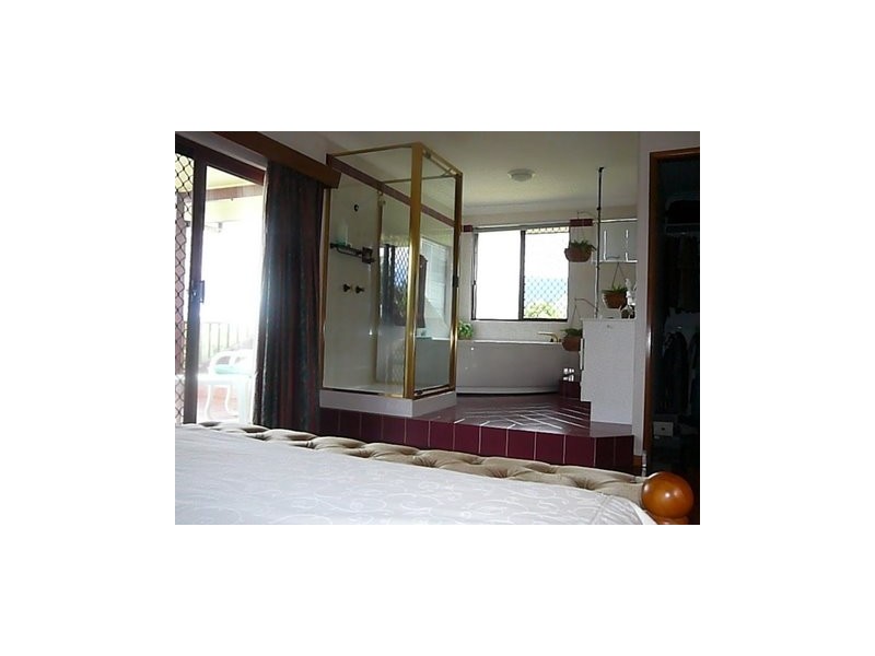 2 Rockton Place, Mooroobool QLD 4870