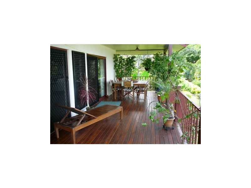 2 Rockton Place, Mooroobool QLD 4870