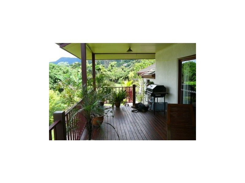 2 Rockton Place, Mooroobool QLD 4870