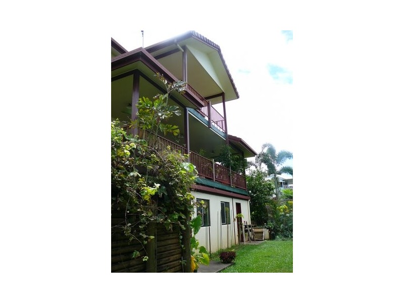 2 Rockton Place, Mooroobool QLD 4870