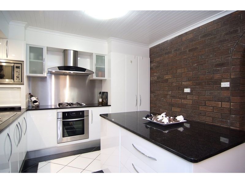 1 Hermes Close, Mooroobool QLD 4870