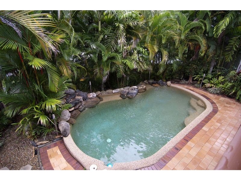 1 Hermes Close, Mooroobool QLD 4870