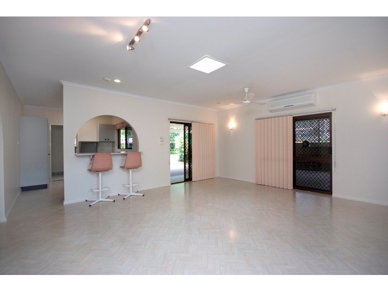 15 Hobson Drive, Brinsmead QLD 4870