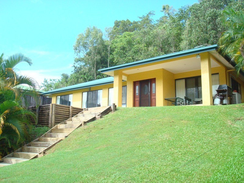 52 Barnes Street, Earlville QLD 4870