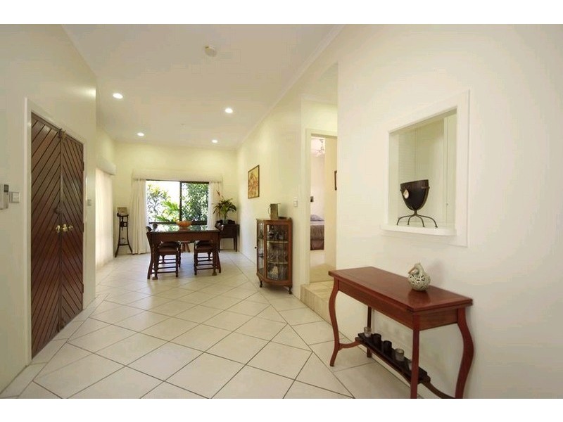 6 Forum Close, Mooroobool QLD 4870