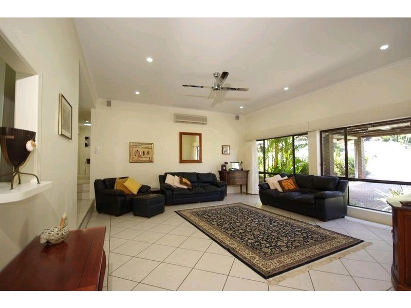 6 Forum Close, Mooroobool QLD 4870