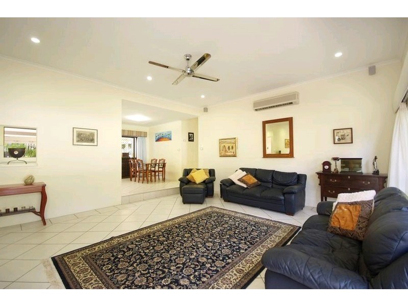 6 Forum Close, Mooroobool QLD 4870