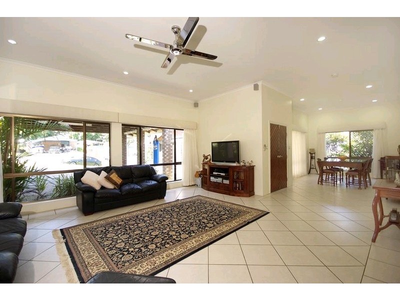 6 Forum Close, Mooroobool QLD 4870