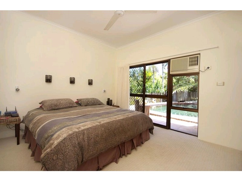 6 Forum Close, Mooroobool QLD 4870