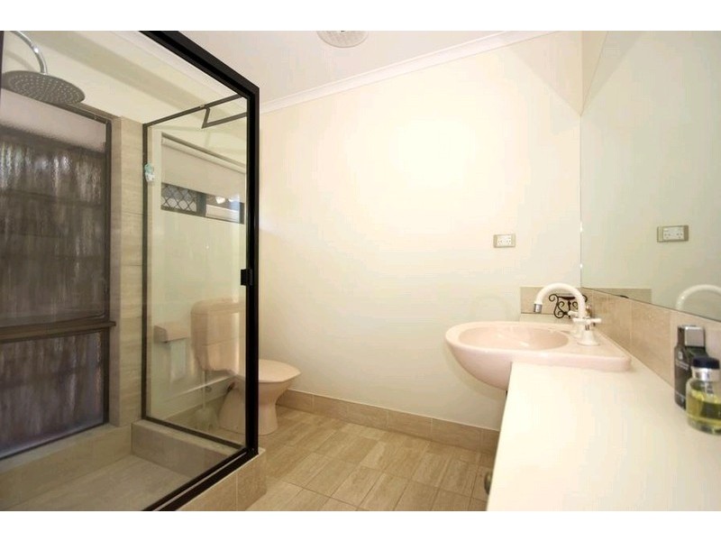 6 Forum Close, Mooroobool QLD 4870