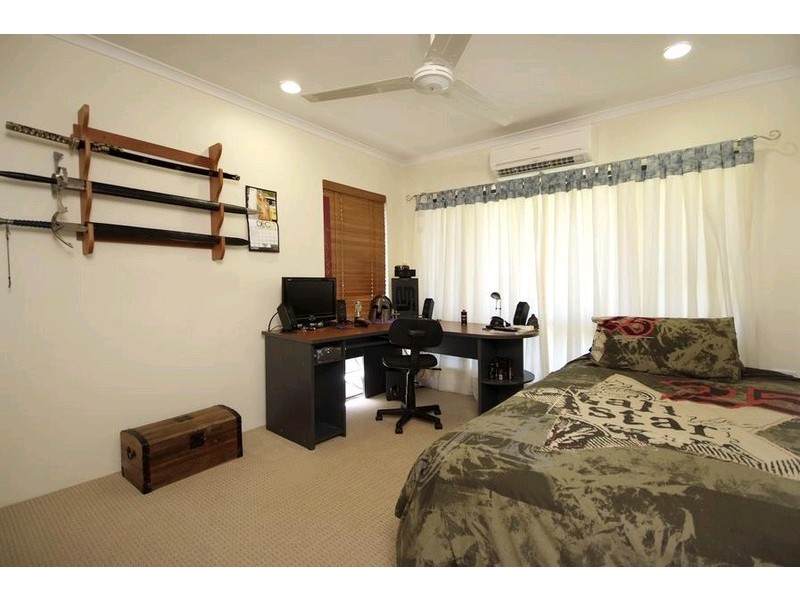 6 Forum Close, Mooroobool QLD 4870