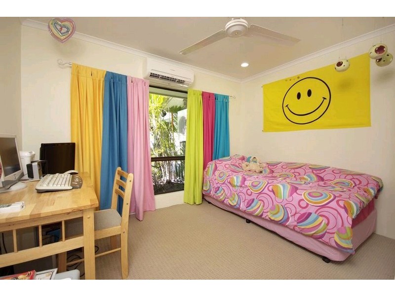 6 Forum Close, Mooroobool QLD 4870