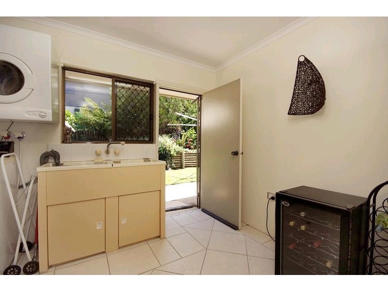 6 Forum Close, Mooroobool QLD 4870