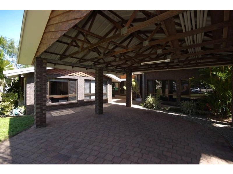 6 Forum Close, Mooroobool QLD 4870