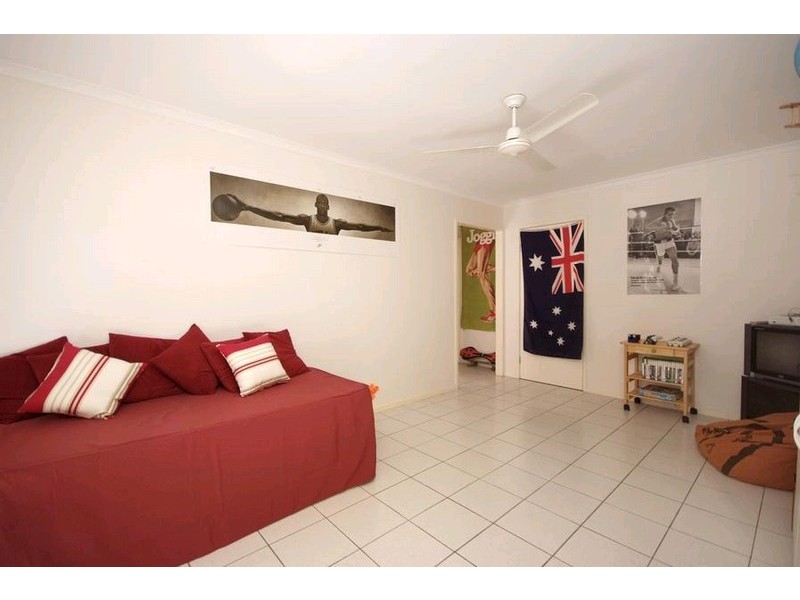 6 Forum Close, Mooroobool QLD 4870