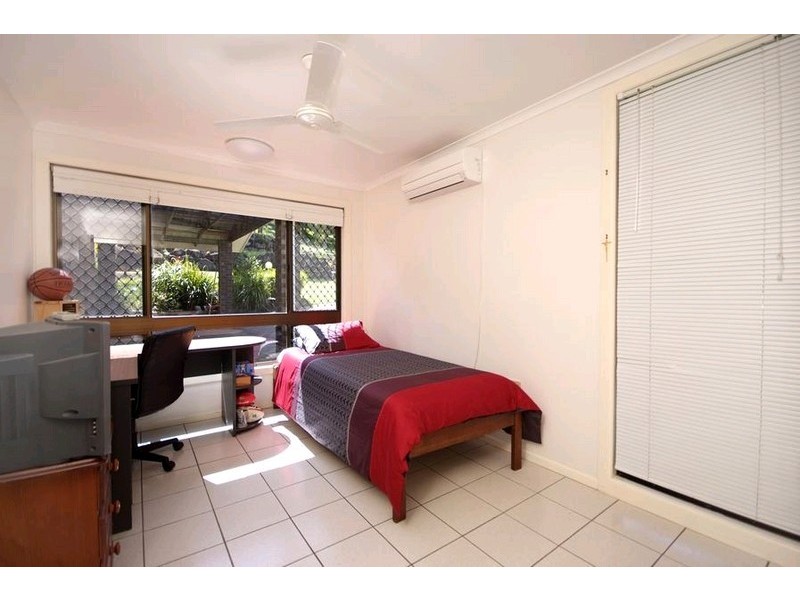 6 Forum Close, Mooroobool QLD 4870