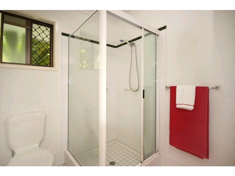 6 Forum Close, Mooroobool QLD 4870