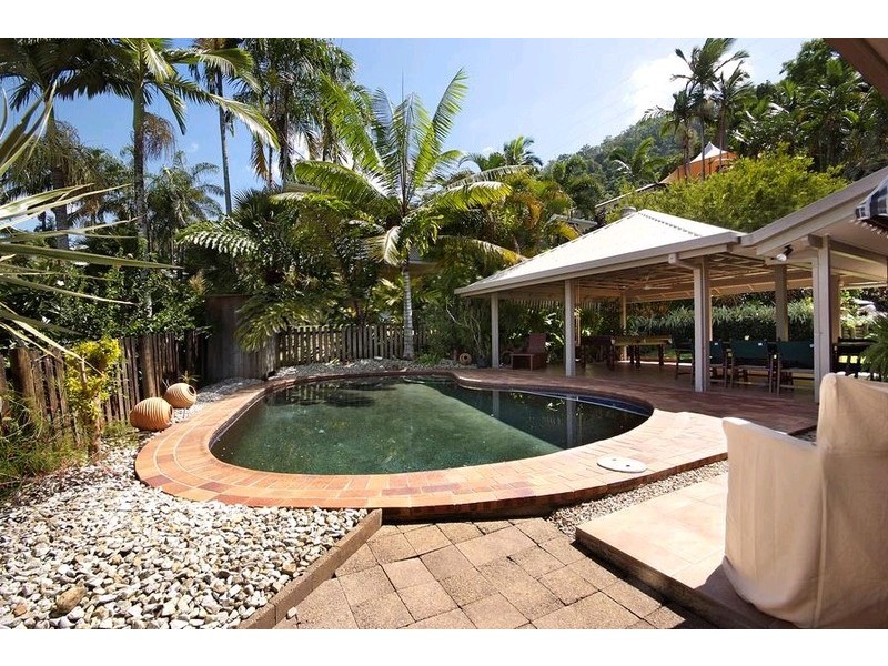 6 Forum Close, Mooroobool QLD 4870