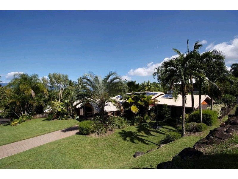 6 Forum Close, Mooroobool QLD 4870